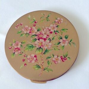 Vintage makeup compact
